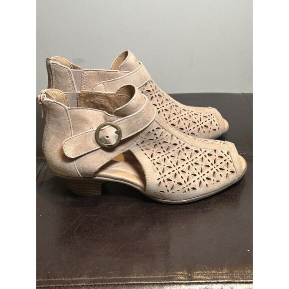 Women’s Earth Kelsey Booties Size 6.5 Wide Dark Blush Suede Open Toe Heels EUC - Picture 2 of 9